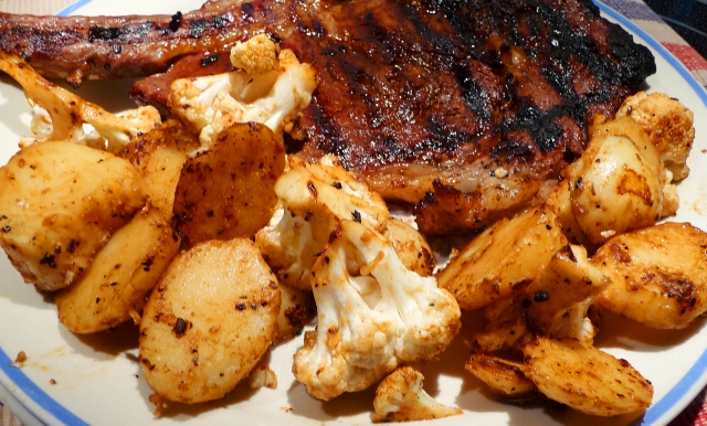 Chou fleur et pommes de terre au BBQ - assiette