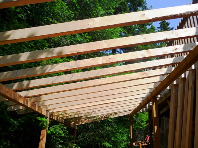 Pose dun toit dacier et métal galvanisé pour remise à ~ Toiture En Bois Construction Pose dun toit dacier et métal galvanisé pour remise à ~ Toiture En Bois Construction